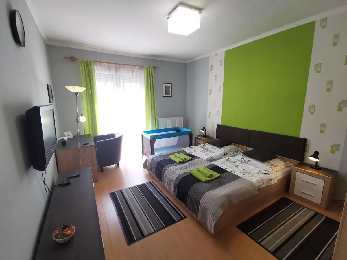 מישקולץ Smart Szallas Apartman מראה חיצוני תמונה